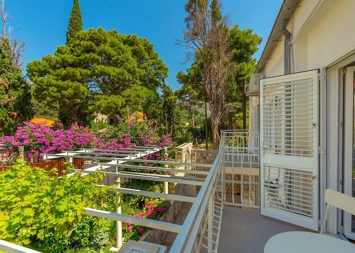 Pomalo Villa *